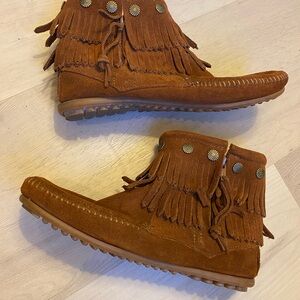 Minnetonka Brown Suede Fringe Ankle Boots